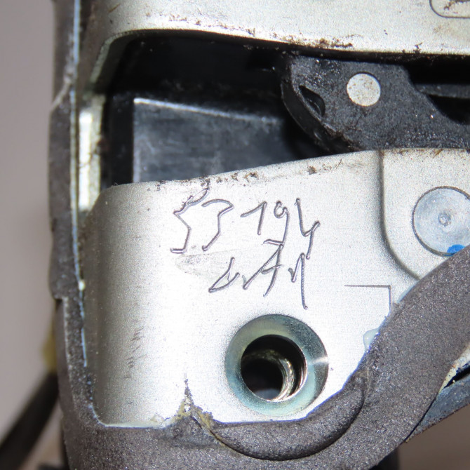 Serrure porte avg occasion TOYOTA VERSO Phase 1 06-2009->12-2012 126 D-4D 6904002210 5