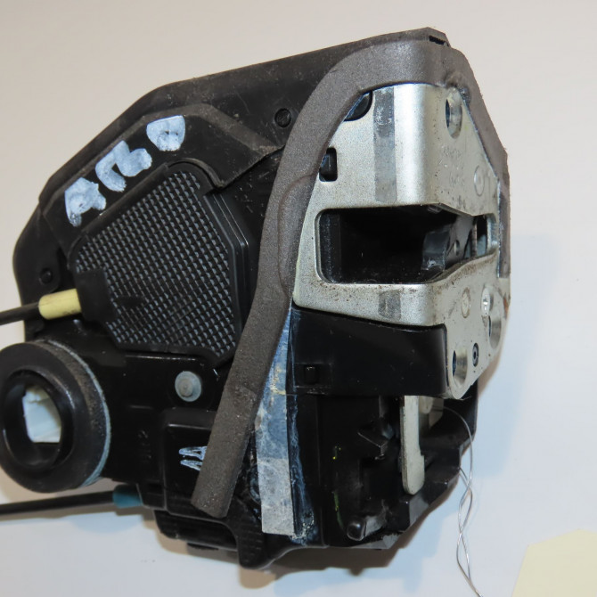 Serrure porte ard occasion TOYOTA VERSO Phase 1 06-2009->12-2012 126 D-4D 690500F031 1