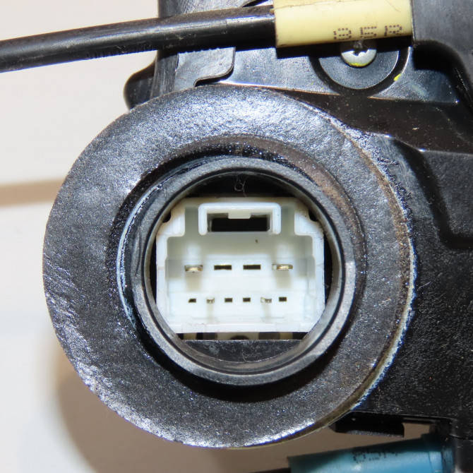 Serrure porte ard occasion TOYOTA VERSO Phase 1 06-2009->12-2012 126 D-4D 690500F031 4