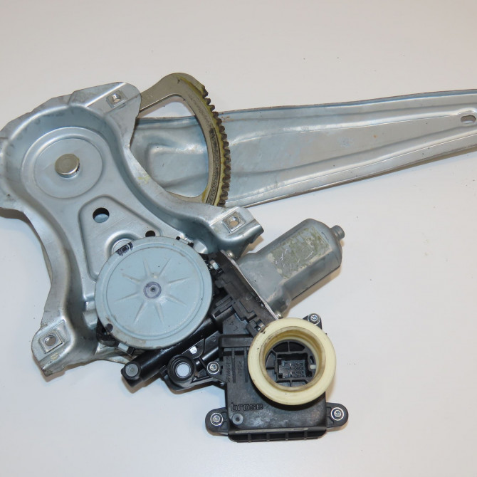 Mecanisme+moteur leve-glace ard occasion TOYOTA VERSO Phase 1 06-2009->12-2012 126 D-4D 698300F041 1