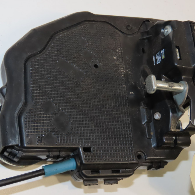 Serrure porte arg occasion TOYOTA VERSO Phase 1 06-2009->12-2012 126 D-4D 690600F031 2