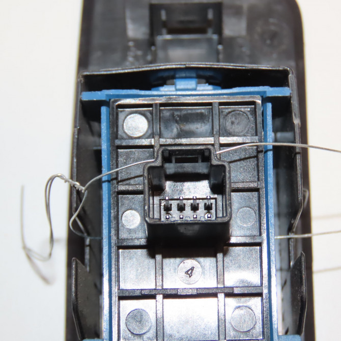 Commande leve-glace porte arrière gauche occasion TOYOTA VERSO Phase 1 06-2009->12-2012 126 D-4D 8481005070 3