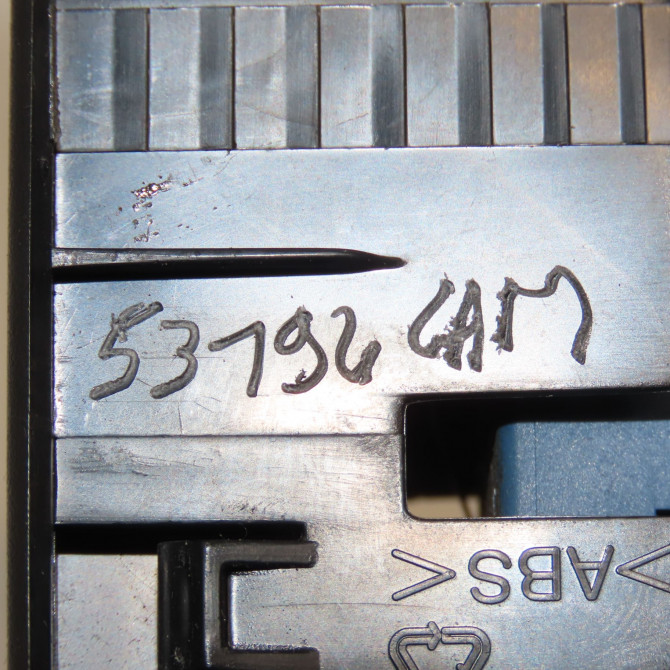 Commande leve-glace porte arrière gauche occasion TOYOTA VERSO Phase 1 06-2009->12-2012 126 D-4D 8481005070 4