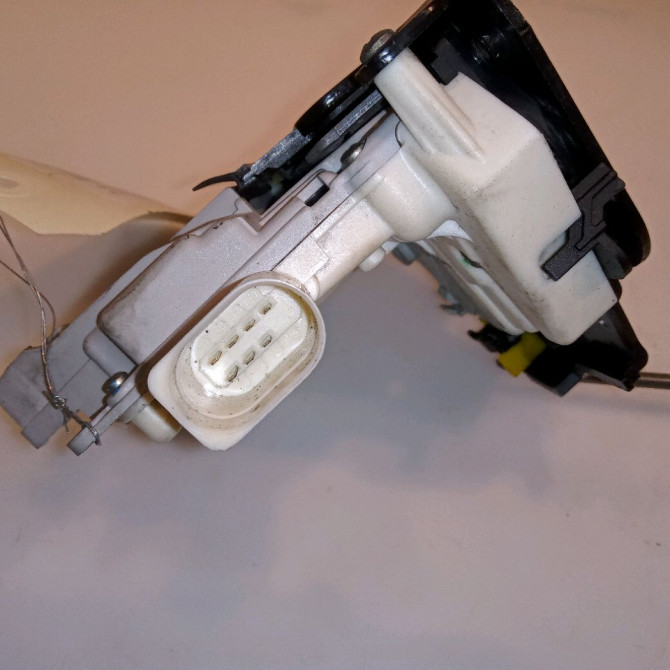 Serrure porte ard occasion AUDI A6 III Phase 1 05-2004->10-2008 2.7 TDi V6 4F0839016 3