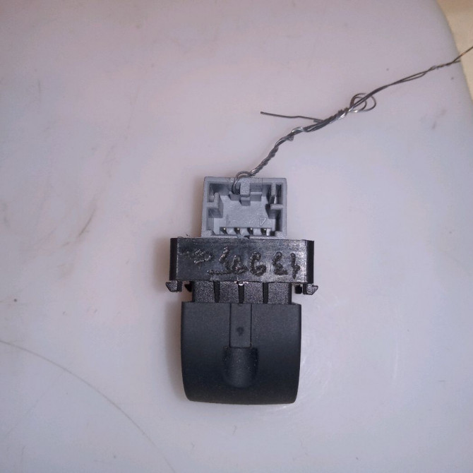 Commande leve-glace porte arrière droite occasion AUDI A6 III Phase 1 05-2004->10-2008 2.7 TDi V6 2