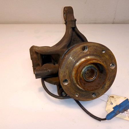 Moyeu avg occasion PEUGEOT 207 Phase 1 04-2006->06-2013 1.4i 75ch 330776