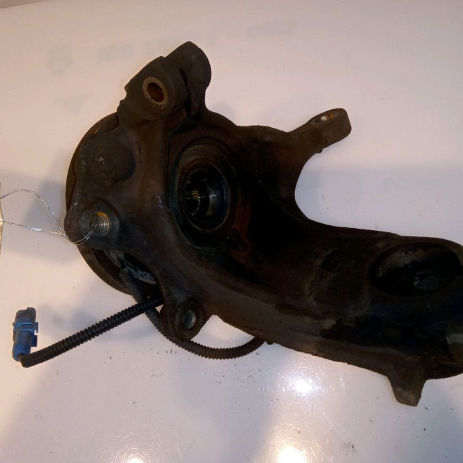 Moyeu avg occasion PEUGEOT 207 Phase 1 04-2006->06-2013 1.4i 75ch 330776 2