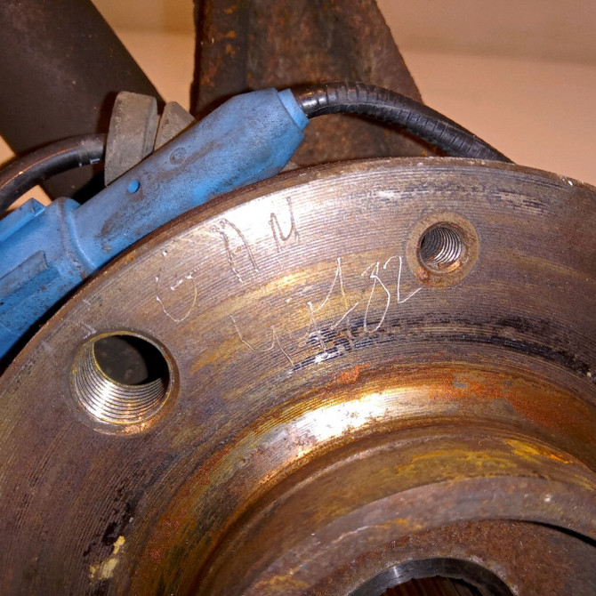 Moyeu avg occasion PEUGEOT 206 Phase 1 09-1998->03-2009 1.4 HDI 70ch 330776 3