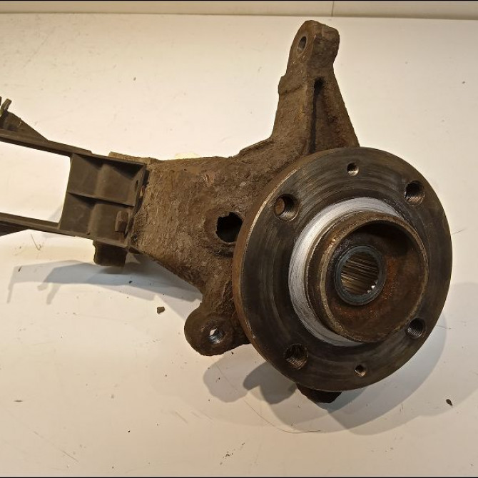 Moyeu avg occasion PEUGEOT 206 Phase 2 02-2003->02-2009 1.4i 88ch 330776 1