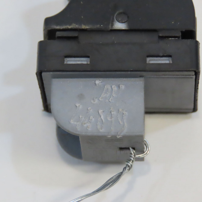 Commande leve-glace porte arrière droite occasion AUDI A6 III Phase 1 05-2004->10-2008 3.0 V6 233ch 4