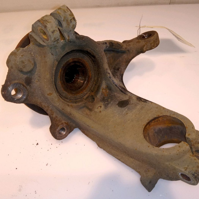 Moyeu avg occasion PEUGEOT 207 Phase 1 04-2006->06-2013 1.4 VTI 16v 95ch 330776 2