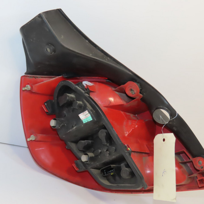 Feu arrière droit occasion RENAULT CLIO III Phase 1 09-2005->03-2009 1.5 DCI 70ch 8200459960 2