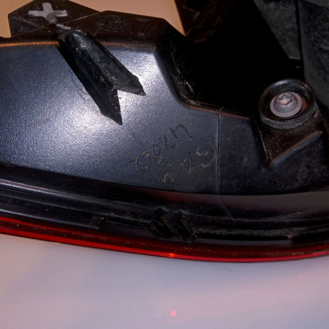 Feu arrière interieur gauche occasion PEUGEOT 2008 Phase 1 01-2013->... 1.2i PURETECH 110ch 9814758480 3