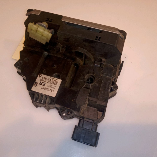 Serrure porte ard occasion OPEL CORSA IV Phase 1 09-2006->12-2010 1.2 TWINPORT 80ch 13258268 3