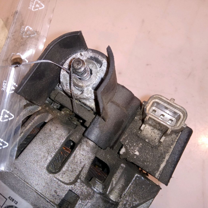 Alternateur occasion FORD FIESTA V Phase 2 10-2005->10-2008 1.3i 1479818 4