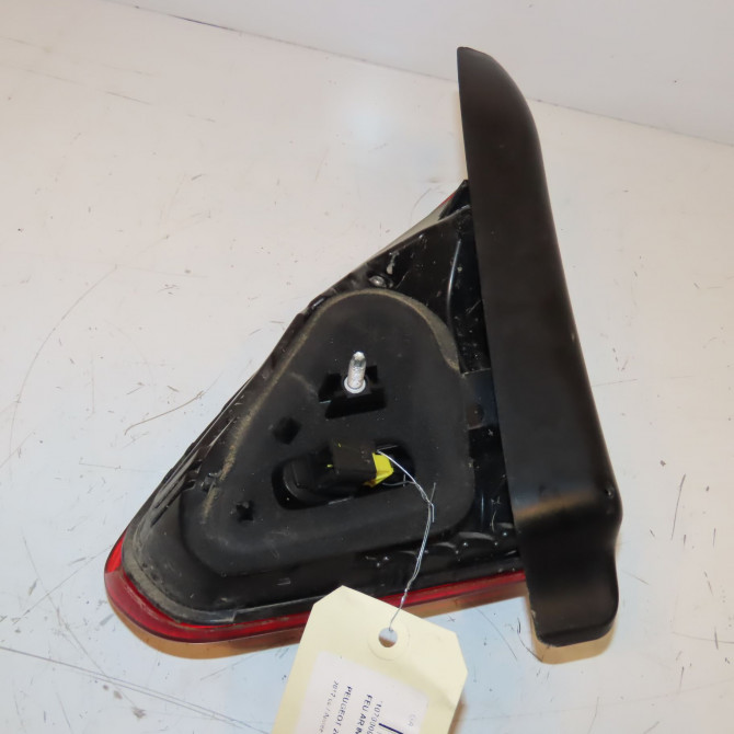 Feu arrière interieur gauche occasion PEUGEOT 2008 Phase 1 01-2013->... 1.2i PURETECH 110ch 9814758480 2