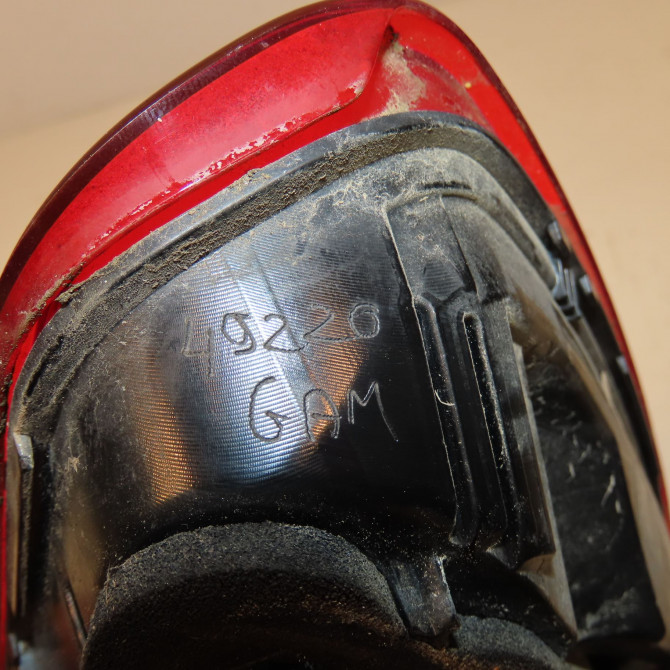 Feu arrière interieur gauche occasion PEUGEOT 2008 Phase 1 01-2013->... 1.2i PURETECH 110ch 9814758480 3