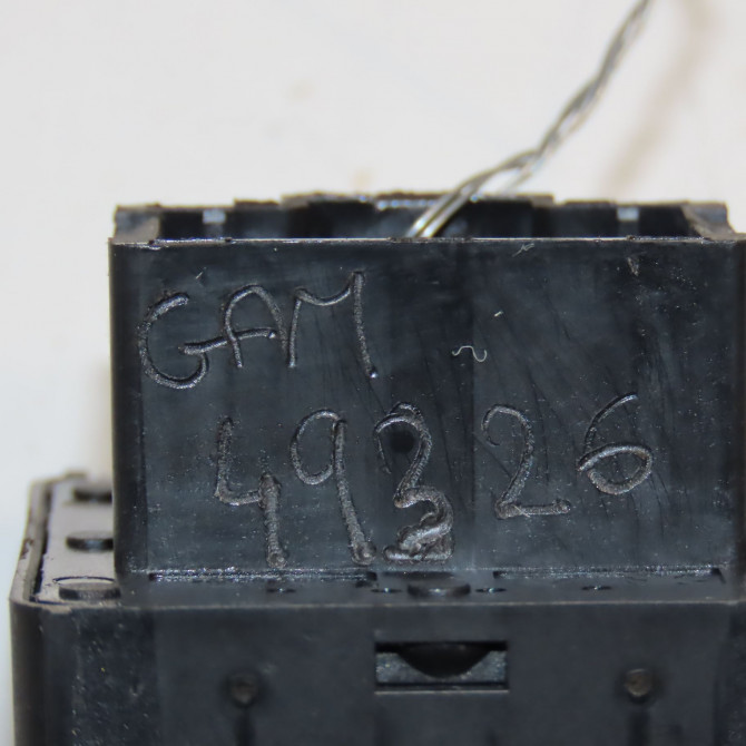 Commande lève-glace porte avant gauche occasion PEUGEOT 208 Phase 2 04-2015->... 1.2i PURETECH 110ch 96758193ZD 3