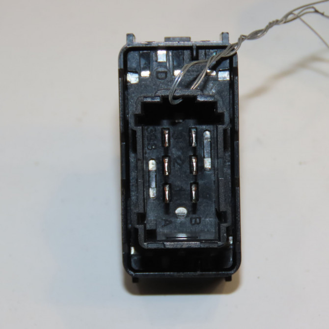 Commande lève-glace porte avant droite occasion PEUGEOT 208 Phase 2 04-2015->... 1.2i PURETECH 110ch 96758217ZD 2