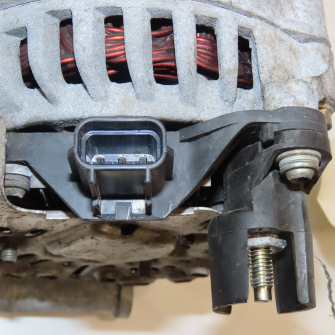 Alternateur occasion FORD FIESTA V Phase 2 10-2005->10-2008 1.3i 1479818 4