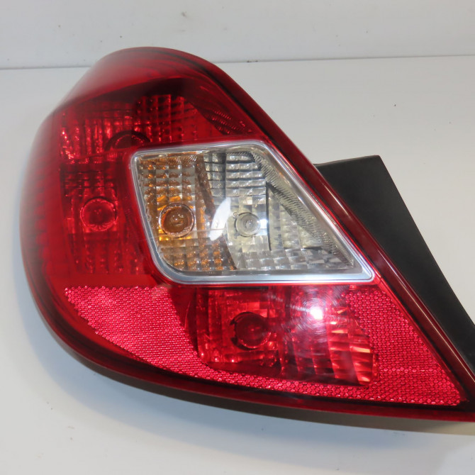 Feu arrière gauche occasion OPEL CORSA IV Phase 1 09-2006->12-2010 1.2 TWINPORT 80ch 93190950 1