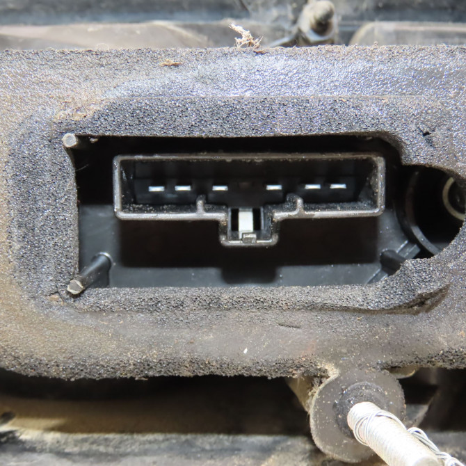 Feu arrière gauche occasion FORD CMAX I Phase 2 03-2007->09-2010 1.8 TDCI 8v 115ch 1543052 3