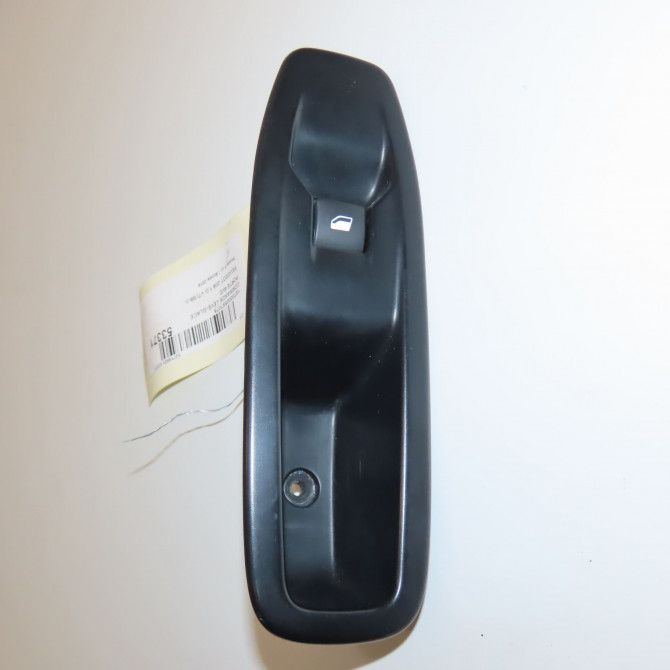 Commande lève-glace porte avant droite occasion PEUGEOT 208 208 Phase 1 2012-03-01->2015-09-30 1.0i VTI 68ch 96758217ZD 1
