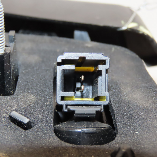 Feu arrière interieur gauche occasion PEUGEOT 2008 Phase 1 01-2013->... 1.2i PURETECH 110ch 9814758480 3