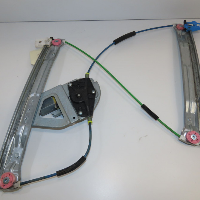 Mecanisme+moteur leve-glace avg occasion PEUGEOT 208 208 Phase 1 2012-03-01->2015-09-30 1.0i VTI 68ch 9673155280 2