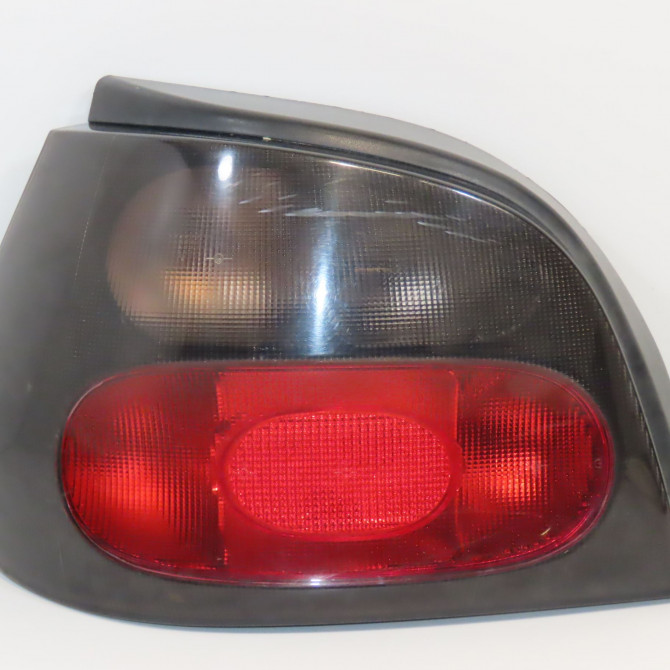 Feu arrière gauche occasion RENAULT MEGANE I Phase 1 11-1995->03-1999 1.6i 7701040648 1