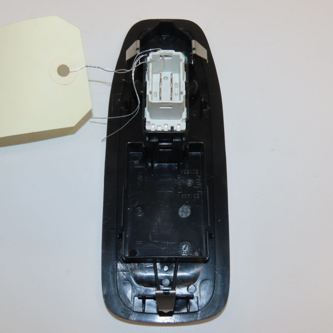 Commande lève-glace porte avant droite occasion PEUGEOT 208 Phase 2 04-2015->... 1.6 BlueHDI 75ch 96751118ZD 2