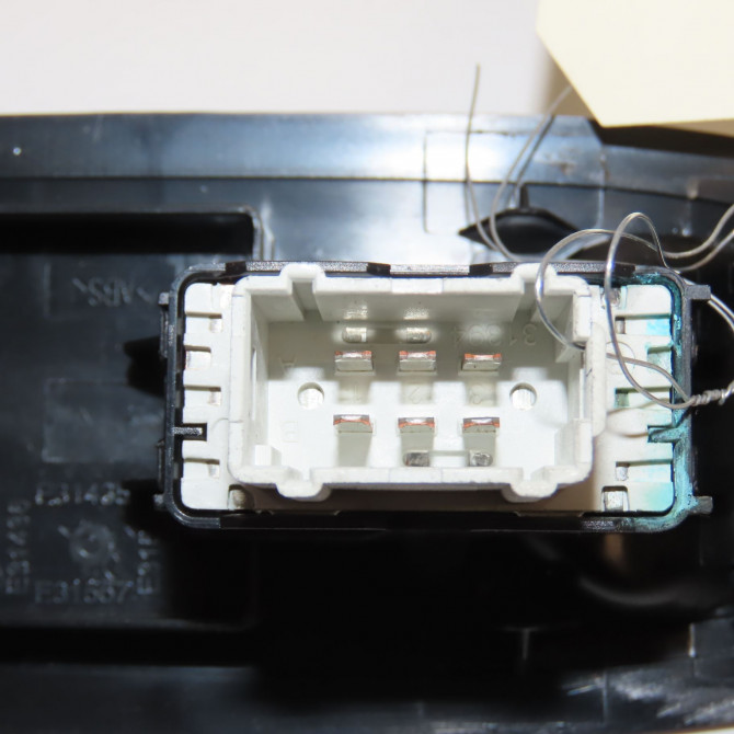 Commande lève-glace porte avant droite occasion PEUGEOT 208 Phase 2 04-2015->... 1.6 BlueHDI 75ch 96751118ZD 3