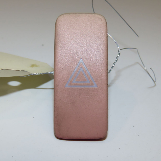 Bouton de warning occasion TOYOTA AURIS I Phase 1 03-2007->03-2010 2.0 D-4D 8433202131 1