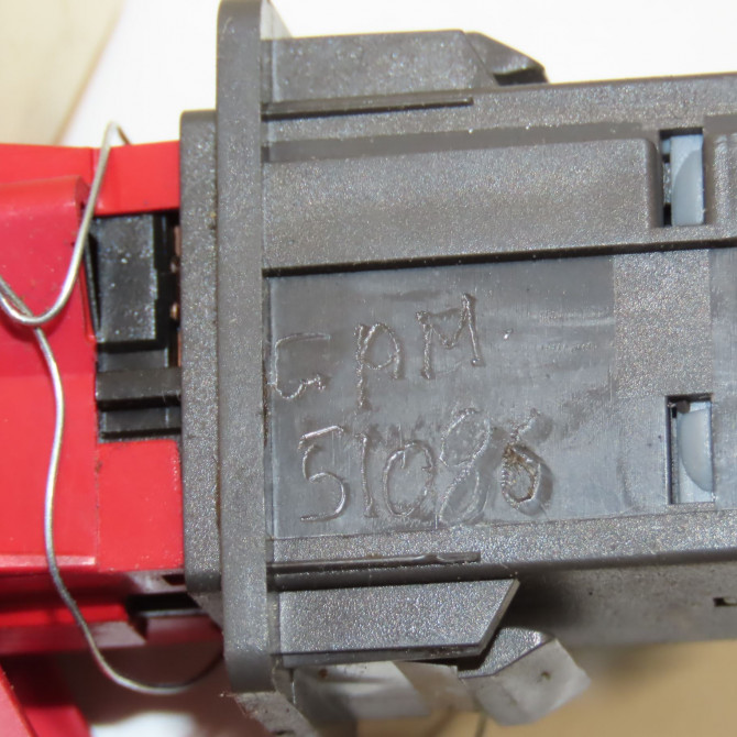 Bouton de warning occasion TOYOTA AURIS I Phase 1 03-2007->03-2010 2.0 D-4D 8433202131 4