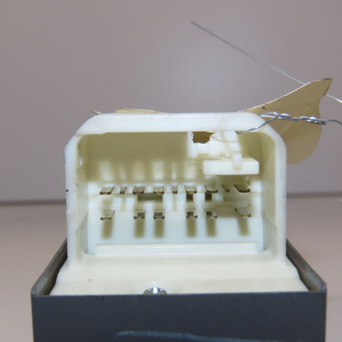 Commande lève-glace porte avant gauche occasion TOYOTA AURIS I Phase 1 03-2007->03-2010 2.0 D-4D 8482002210 3