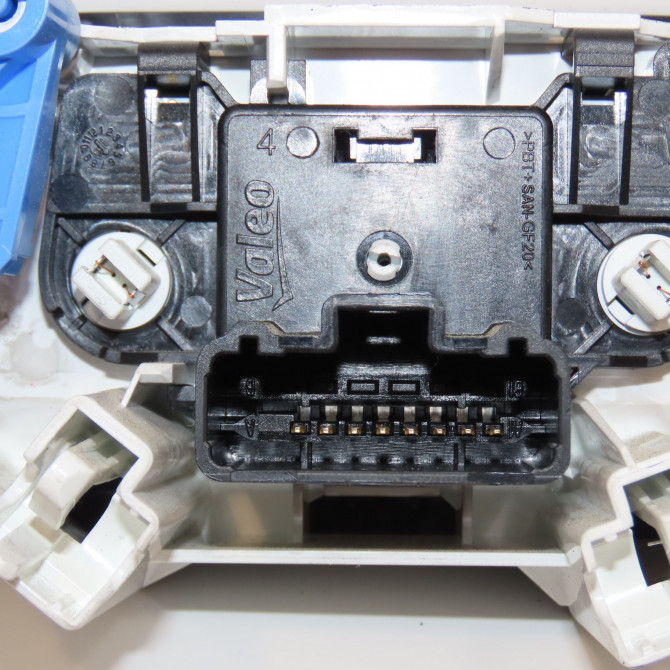 Commande de chauffage occasion RENAULT TRAFIC III Phase 1 06-2014->... 1.6 DCI 145ch 275102706R 3