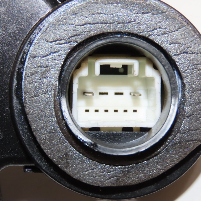 Serrure porte arg occasion TOYOTA AVENSIS II phase 1 05-2003->08-2006 115 D-4D 6906002102 3