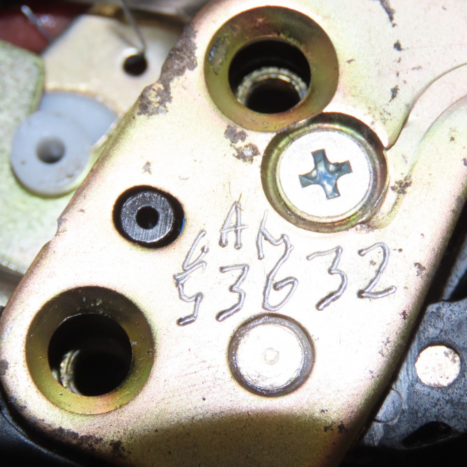 Serrure porte arg occasion TOYOTA AVENSIS II phase 1 05-2003->08-2006 115 D-4D 6906002102 4