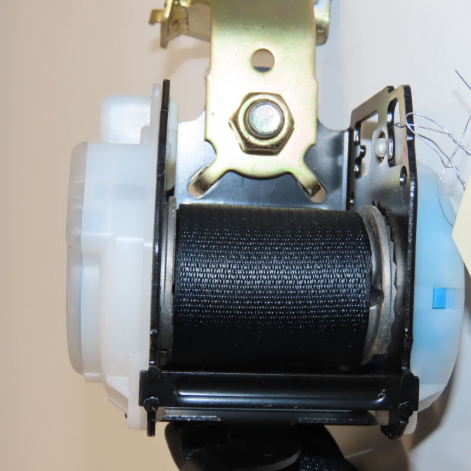 Ceinture arrière gauche occasion TOYOTA AVENSIS II phase 1 05-2003->08-2006 115 D-4D 7337005081C0 2