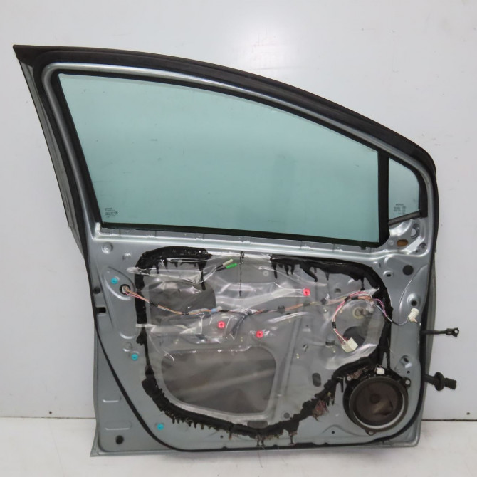 Porte avant gauche occasion TOYOTA YARIS II Phase 1 12-2005->11-2009 1.3 VVT-i 670020D170 2