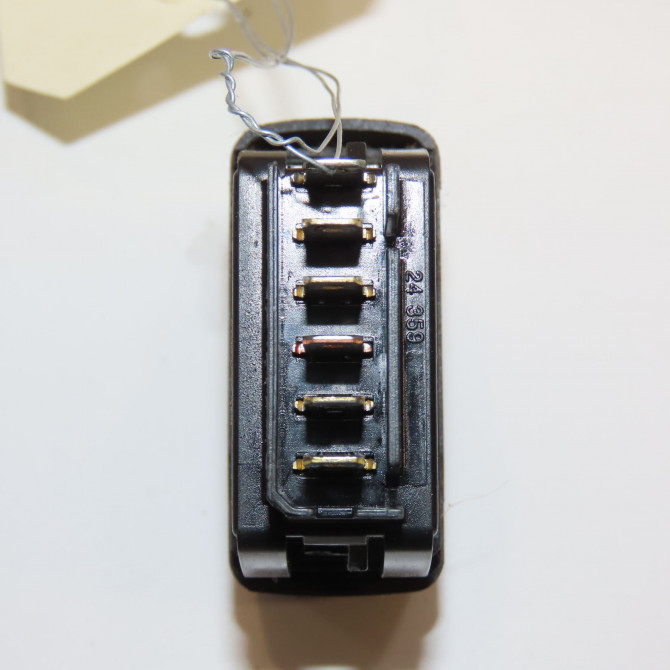 Commande lève-glace porte avant droite occasion RENAULT KANGOO I Phase 2 03-2003->06-2010 1.5 DCI 70ch 8200199223 2