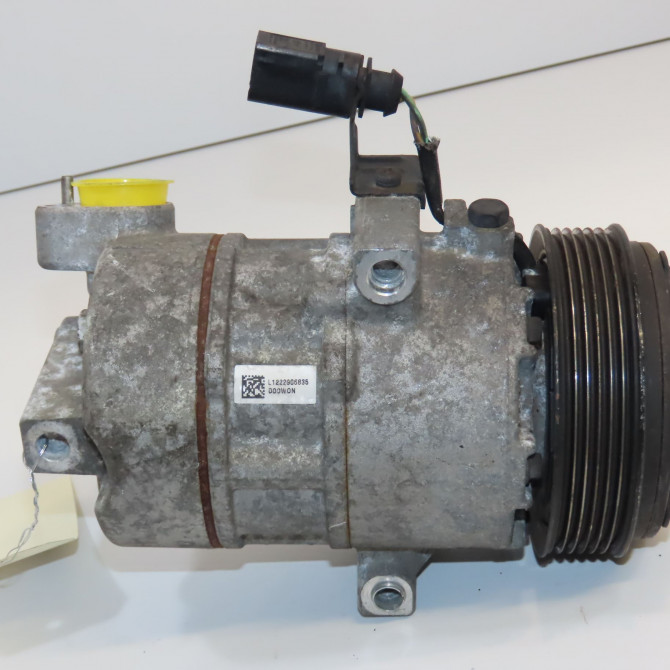 Compresseur air conditionne occasion SEAT 146 Phase 1 04-1995->04-1999 1.0i 60ch 1S0820803F 2