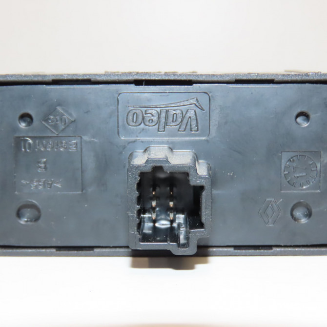 Bouton de warning occasion RENAULT TRAFIC III Phase 1 06-2014->... 1.6 DCI 120ch 252100622R 3