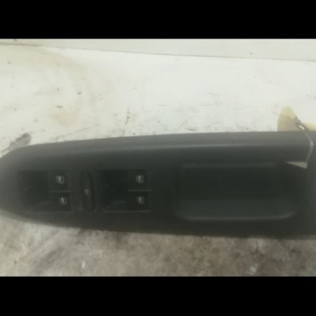 Commande lève-glace porte avant gauche occasion VOLKSWAGEN TOURAN I Phase 2 11-2006->09-2010 2.0TDi 16v 140ch 1K4959857CREH