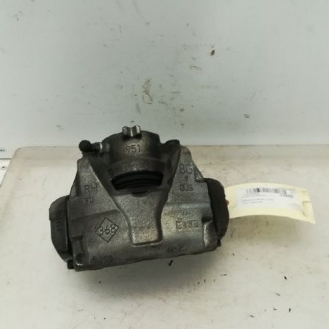 Etrier de frein avant droit occasion RENAULT CAPTUR Phase 1 02-2013->... 1.2i 118 16V 410018218R 1