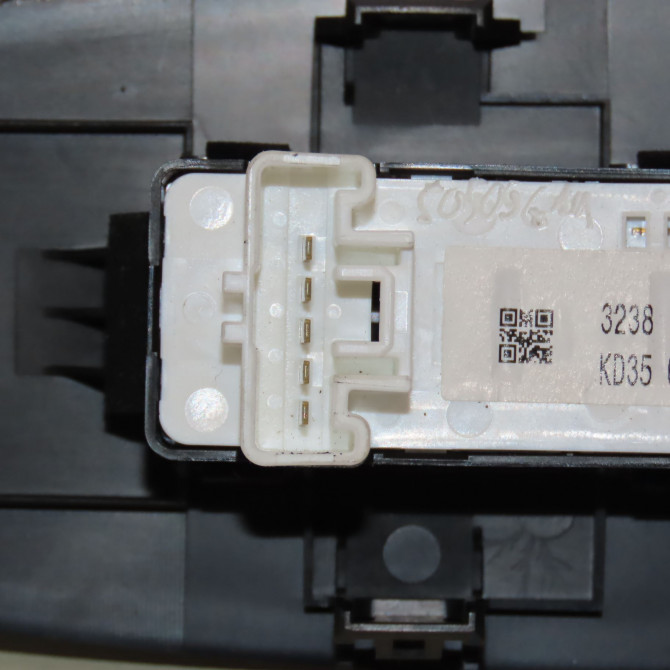 Commande lève-glace porte avant droite occasion MAZDA 3 III phase 1 09-2013->... KD3566370A 3