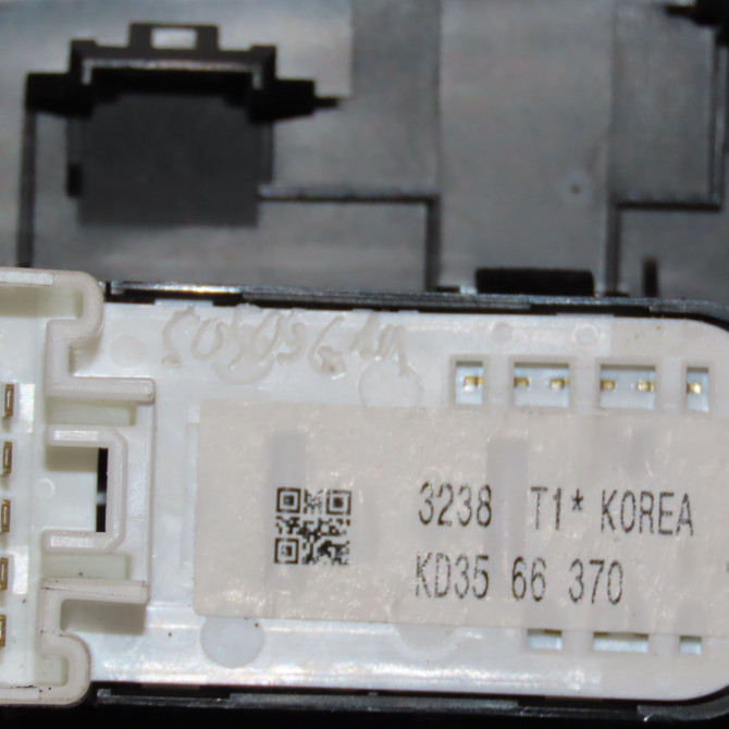 Commande lève-glace porte avant droite occasion MAZDA 3 III phase 1 09-2013->... KD3566370A 4