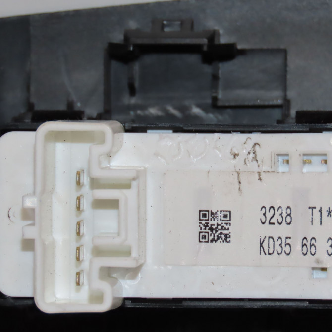 Commande leve-glace porte arrière droite occasion MAZDA 3 III phase 1 09-2013->... KD3566370A 4