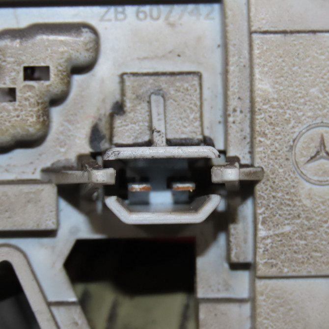 Feu arrière intérieur droit occasion MERCEDES CLASSE B II Phase 1 04-1995->04-1999 1.8 CDI 136ch 2469066400 3