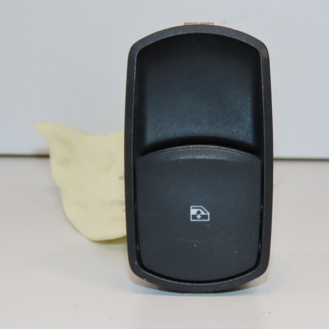 Commande lève-glace porte avant droite occasion  13430018 1